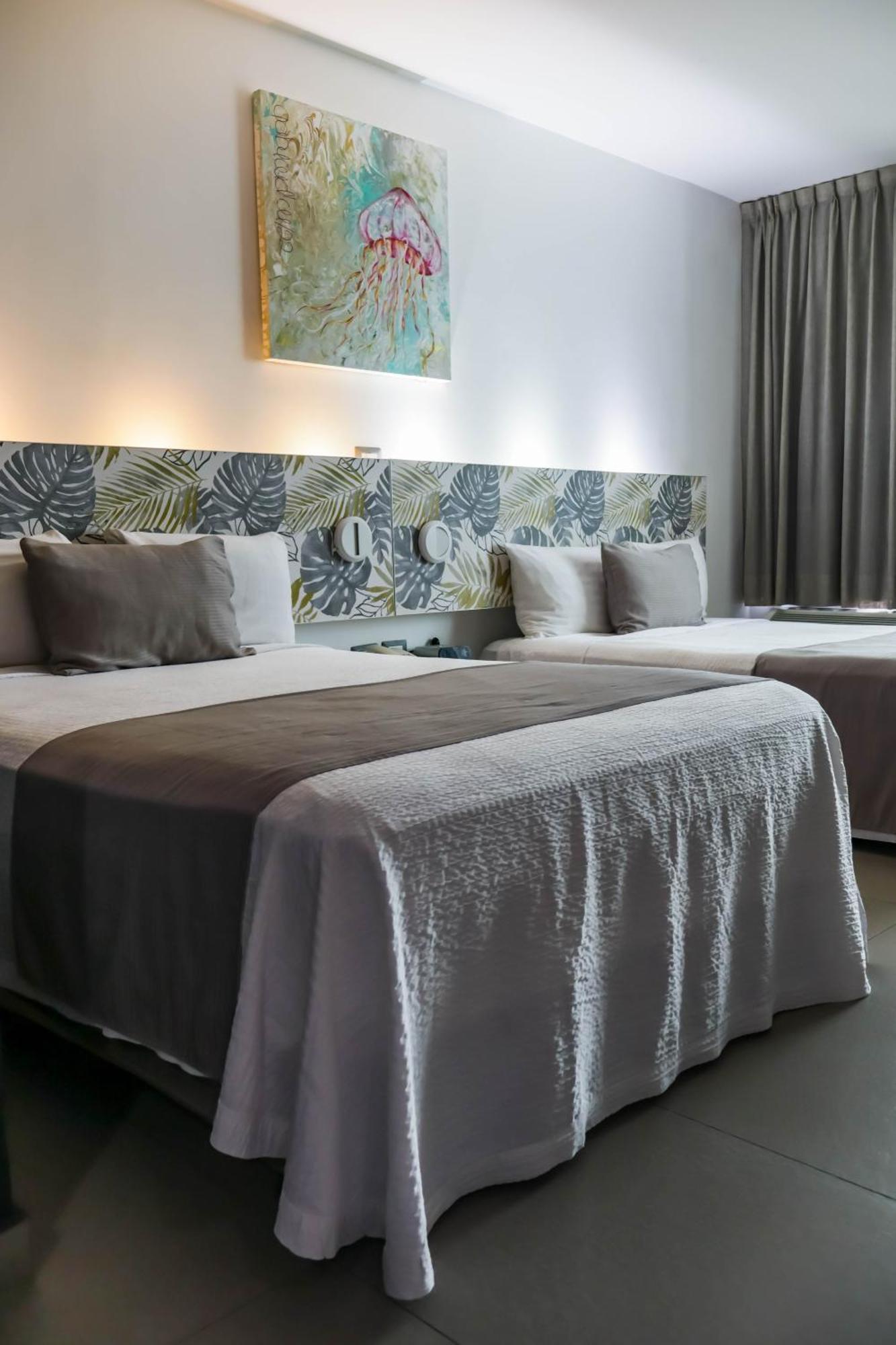 Double Room Two Double Beds Balcony